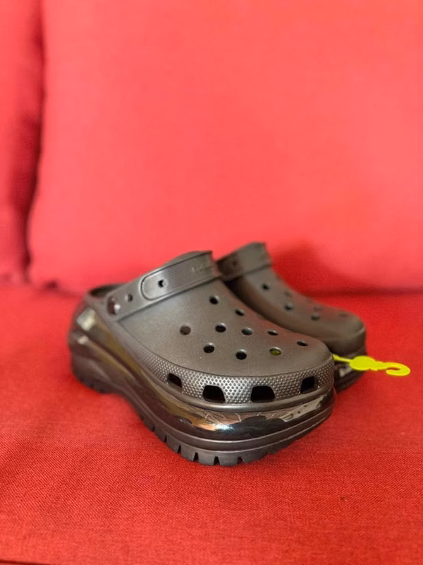  ORIGINAL WOMEN’S CROCS – LIMITED EDITION 