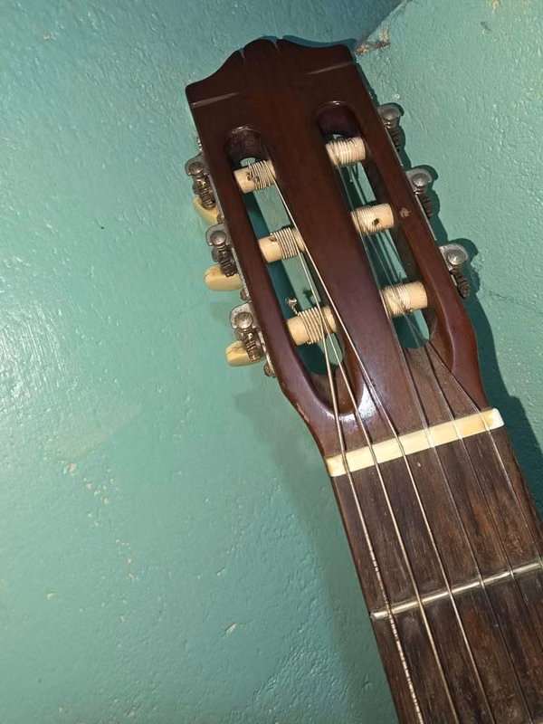 Se vende guitarra yamaha c40 en buenas condiciones