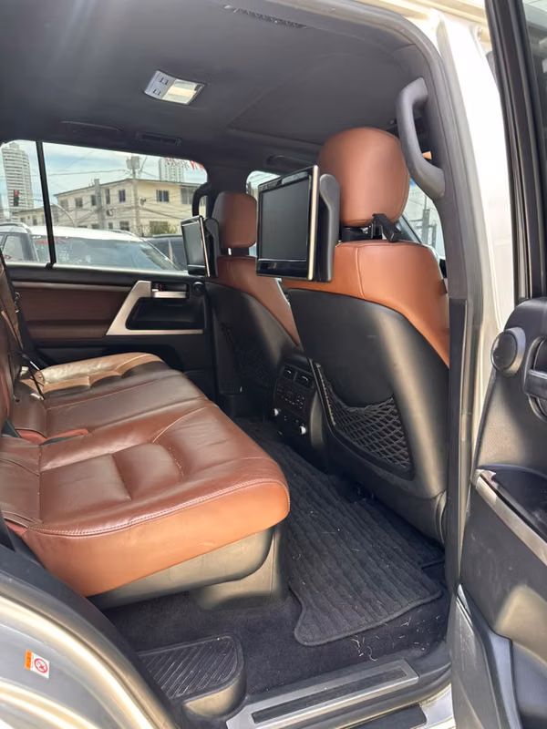 Toyota Land Cruiser 4x4 FULL EXTRAS