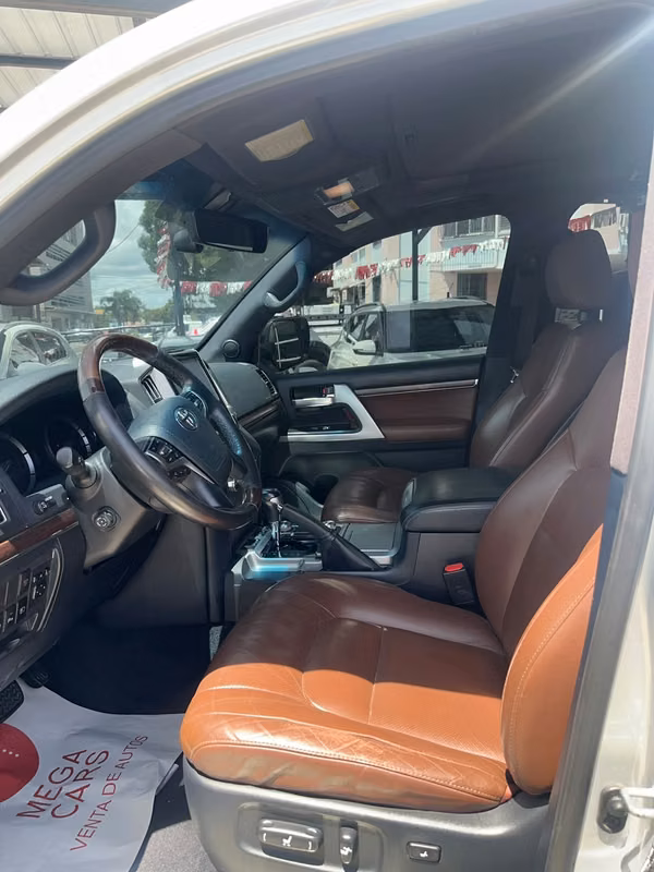 Toyota Land Cruiser 4x4 FULL EXTRAS