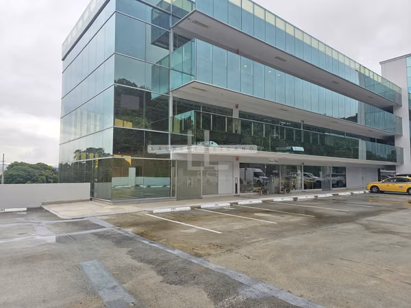 Venta de Local Comercial de Esquina en Terrazas de Albrook - Precio Negociable