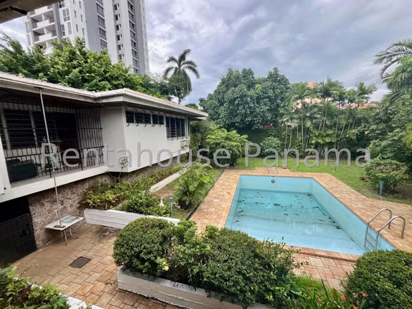 VENDO Casa con Piscina  en el Carmen 1003m2