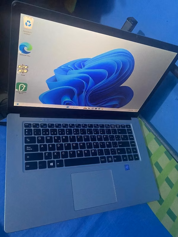LAPTOP ECONÓMICA USADA- Funciona con cargador