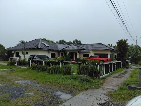 Se vende casa  en Bagala con piscina GANGA 260 mil por motivo de viaje
