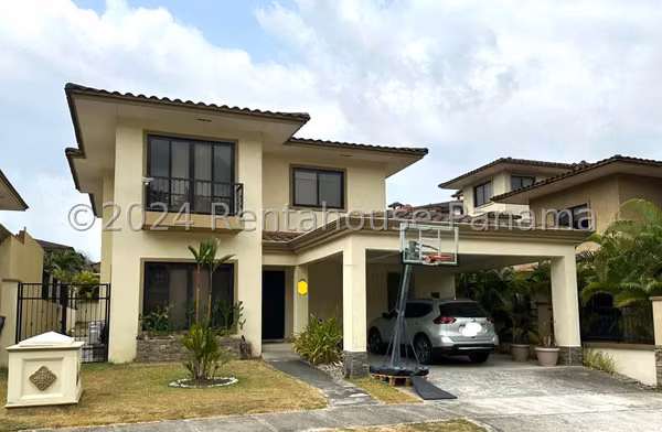 Oportunidad de Inversión! Casa en Venta en Clayton 24PPM8806