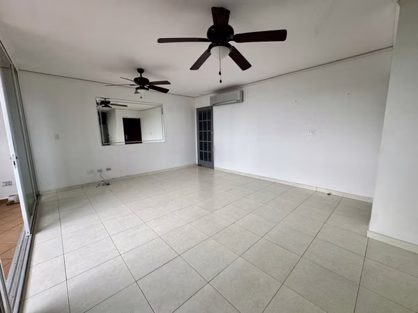 Venta Apto. PH. Colonial Betania (negociable)