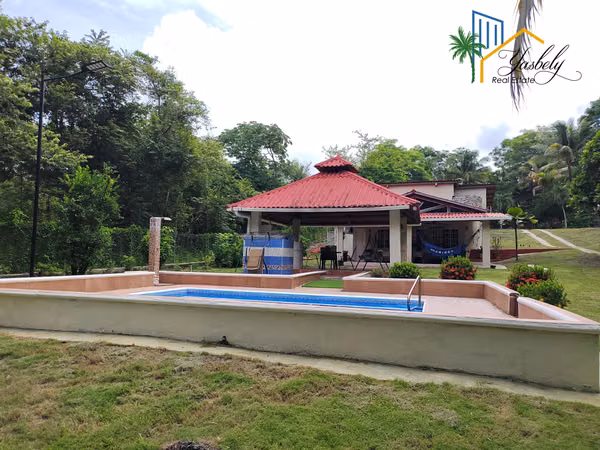 Hermosa Finca / Casa de Campo con Piscina y 7,200 m² en Chame