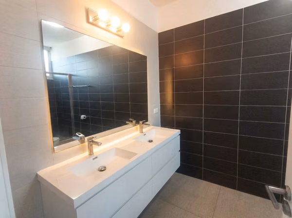 ALQUILER DE APARTAMENTO AMOBLADO EN BELLA VISTA | VISTA AL MAR Y CINTA COSTERA