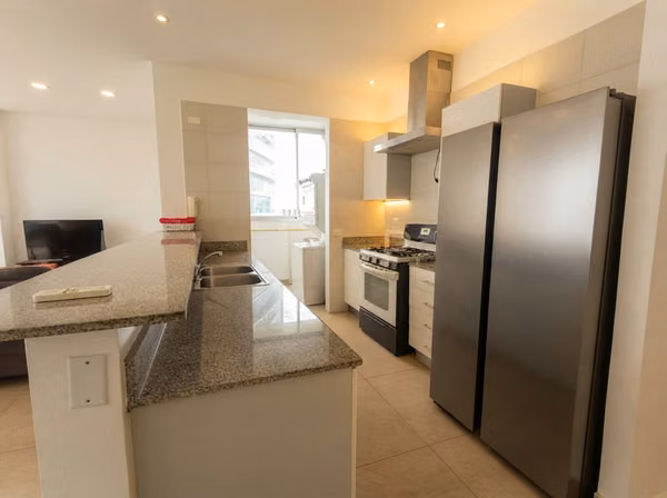 ALQUILER DE APARTAMENTO AMOBLADO EN BELLA VISTA | VISTA AL MAR Y CINTA COSTERA