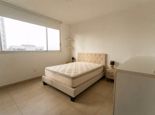 ALQUILER DE APARTAMENTO AMOBLADO EN BELLA VISTA | VISTA AL MAR Y CINTA COSTERA