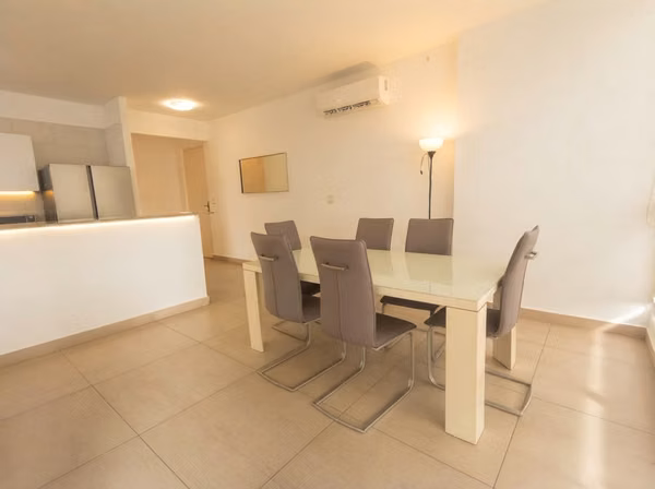 ALQUILER DE APARTAMENTO AMOBLADO EN BELLA VISTA | VISTA AL MAR Y CINTA COSTERA