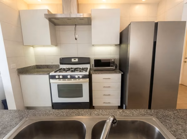 ALQUILER DE APARTAMENTO AMOBLADO EN BELLA VISTA | VISTA AL MAR Y CINTA COSTERA