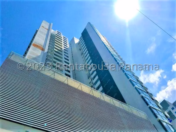 Se Vende Apartamento en Parque Lefevre YDU
