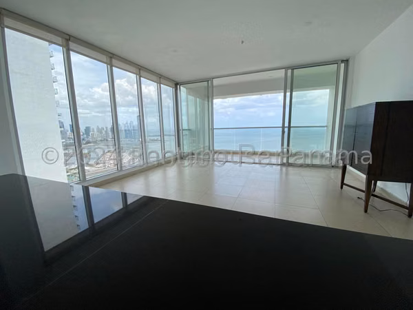 Apartment for Sale on Balboa Avenue VLU27-1573