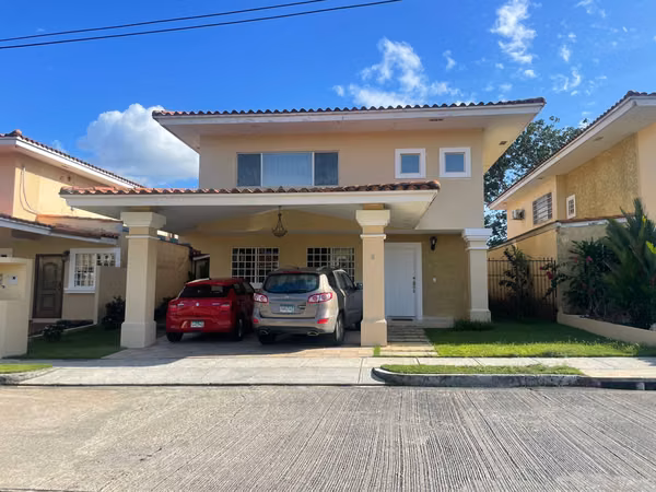 ALQUILER DE CASA EN VILLAS DEL GOLF RESIDENCIAL PRIVADO PH VILLA ALTA
