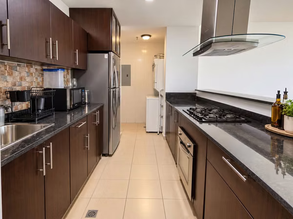 ALQUILO APARTAMENTO EN EL INGENIO – FRENTE A LA ESTACIÓN DEL METRO  | $950