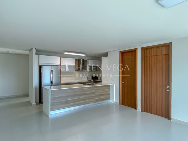 Apartamento de 2 recámaras en Parkside Costa del Este vista al parque