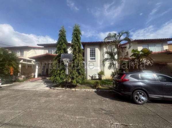 Alquiler de amplia casa de 4 recámaras en Residencial Riviera Colonial  26mgo8185