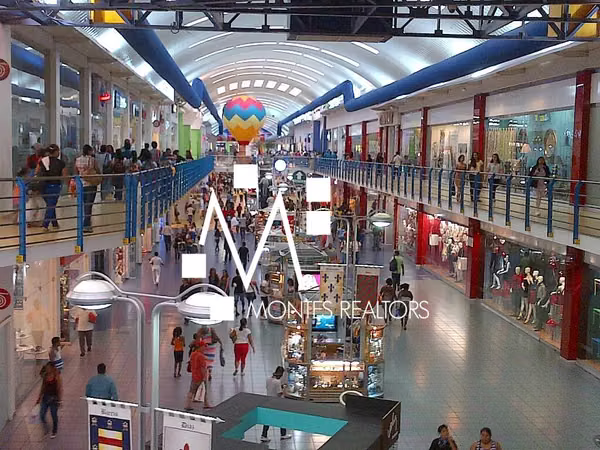 ALBROOK MALL - LOCAL de 92 METROS y DEPÓSITO