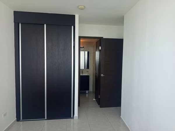 Apartment for Sale or Rent - Semi-Furnished - Avenida Balboa  PH Bay View - YJ