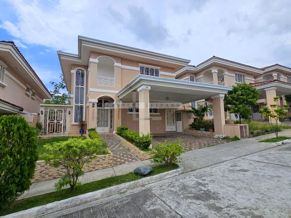 Venta de Casa Unifamiliar en Altos del Country 300. Haga una oferta