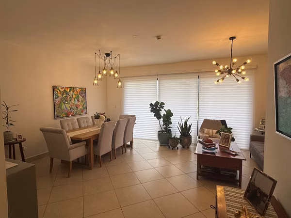Embassy Club. 276mts 3r 3.5b den $677,000.00neg