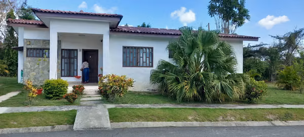 House furnished 3 Recamaras 2 bathrooms La Ermita San Carlos. Close to the private residential beach