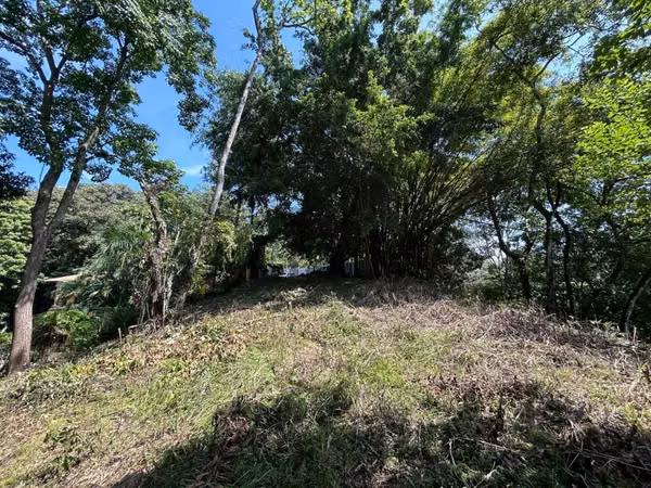 Vendo terreno en Las Cumbres frente al lago