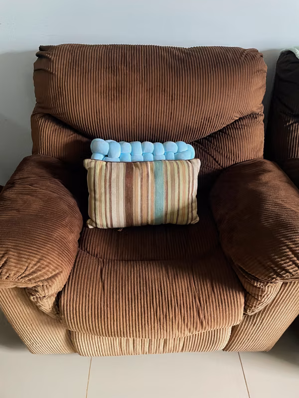 I'm selling an Ashley reclining chair