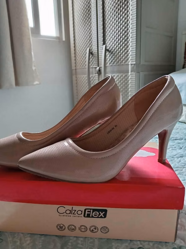 Hermosos zapatos color NUDE Calzaflex