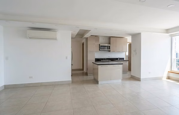 Apartment in Obarrio I with a balcony and a prime location.