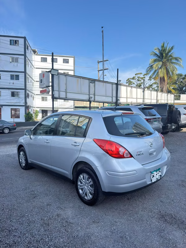 NISSAN TIIDA 2010