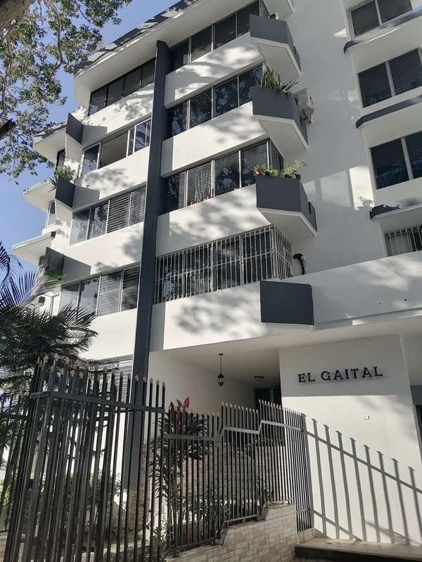 Semi-furnished apartment for rent in Obarrio.