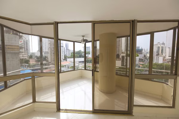 En venta amplio apartamento en pH Tower One Marbella Bella Vista