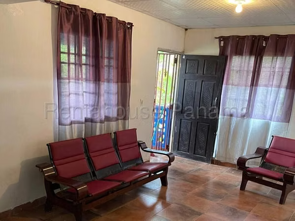 Venta de casa de playa en Isla Grande,  Colón  26GC3077