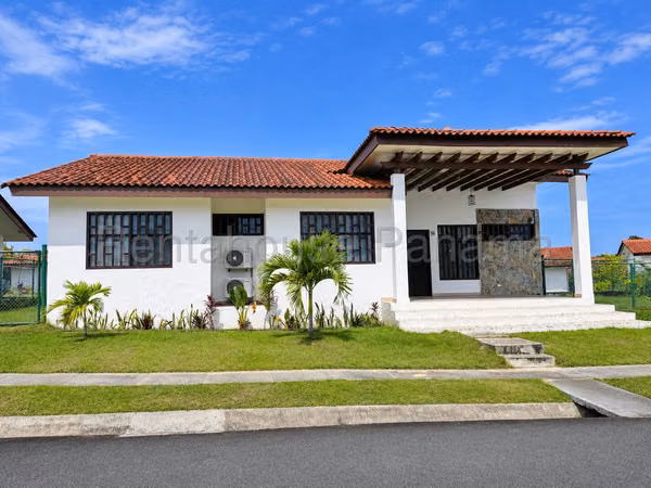 Vendo Casa DE PLAYA en San Carlos PIEDRAS GORDAS OF27-1736