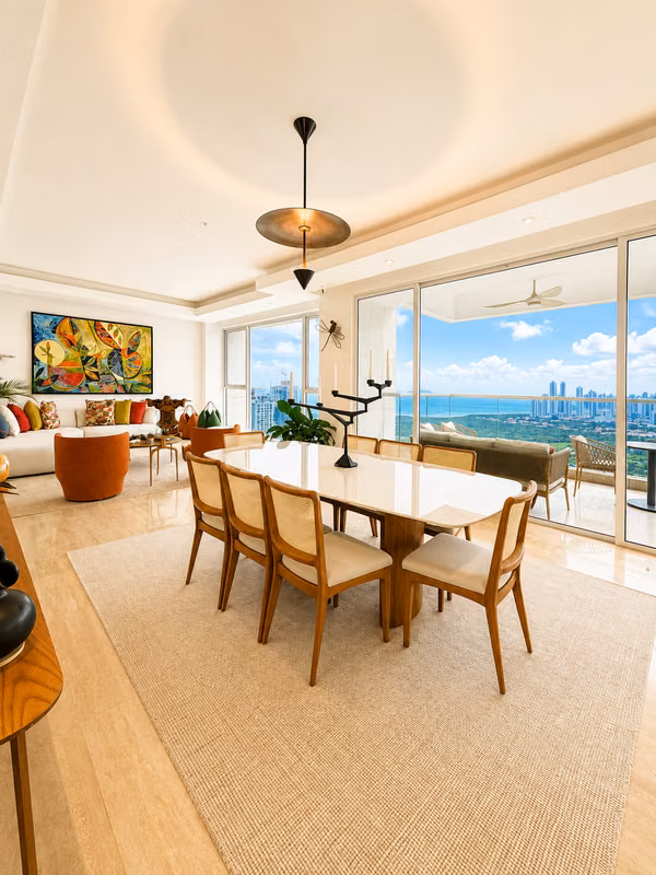 LUXURY APARTMENT AT PH SOLANA – SANTA MARIA | 306 m² | HIGH FLOOR