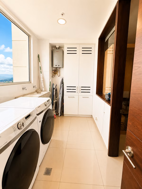 LUXURY APARTMENT AT PH SOLANA – SANTA MARIA | 306 m² | HIGH FLOOR