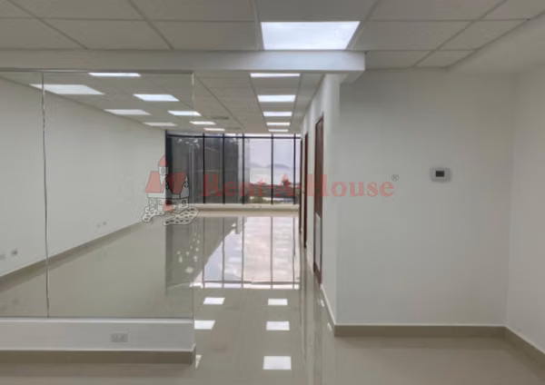 Se Vende Local en Marbella LA27-1770