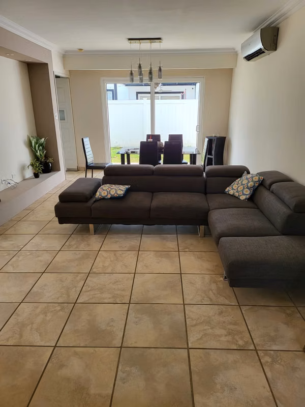 SE ALQUILA CASA EN PH EVEREST – BRISAS DEL GOLF NORTE