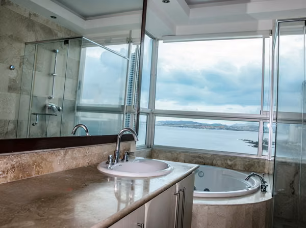 LUJOSO APARTAMENTO EN ALQUILER EN PUNTA PACÍFICA | 3 RECÁMARAS | VISTA AL MAR
