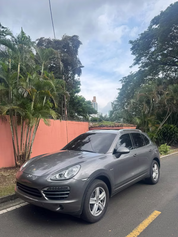 PORSCHE CAYENNE 2012 $9.900