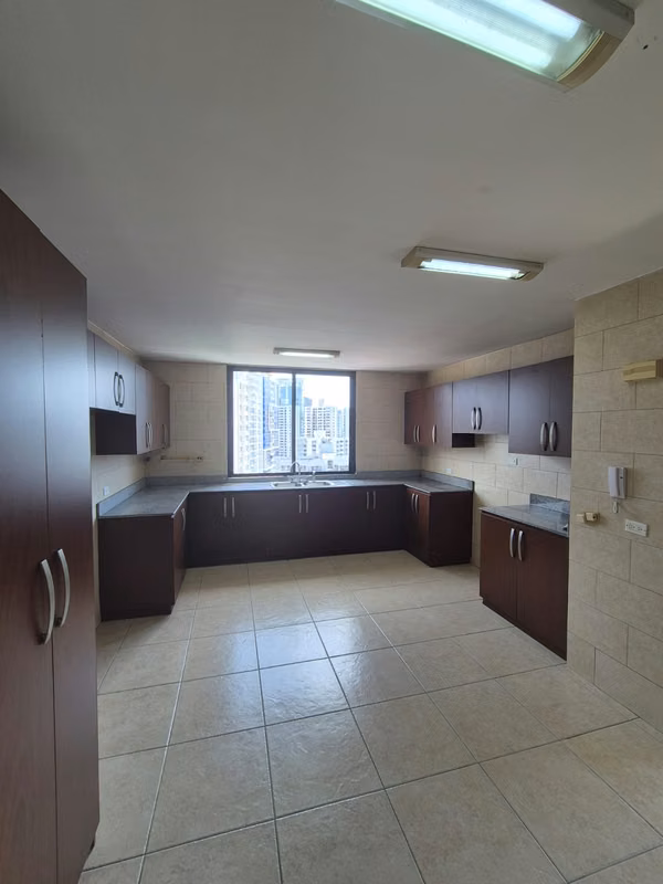 Alquiler o Venta de Amplio Apartamento de 323 m² - P.H. Torre Marbella”