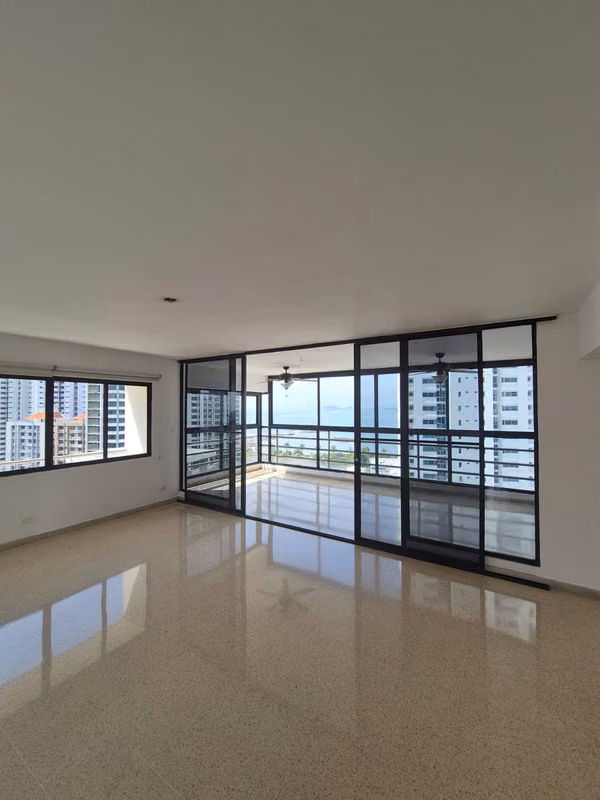 Alquiler o Venta de Amplio Apartamento de 323 m² - P.H. Torre Marbella”