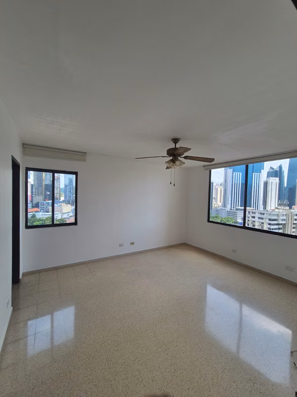 Alquiler o Venta de Amplio Apartamento de 323 m² - P.H. Torre Marbella”