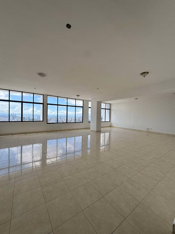 Apartment in Dos Mares, spacious with 4 bedrooms and 4 parking spaces