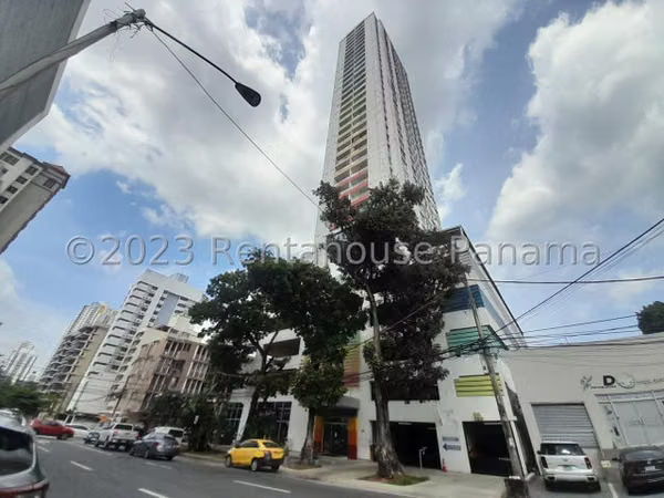 Se vende apartamento con vista a la ciudad en El Carmen