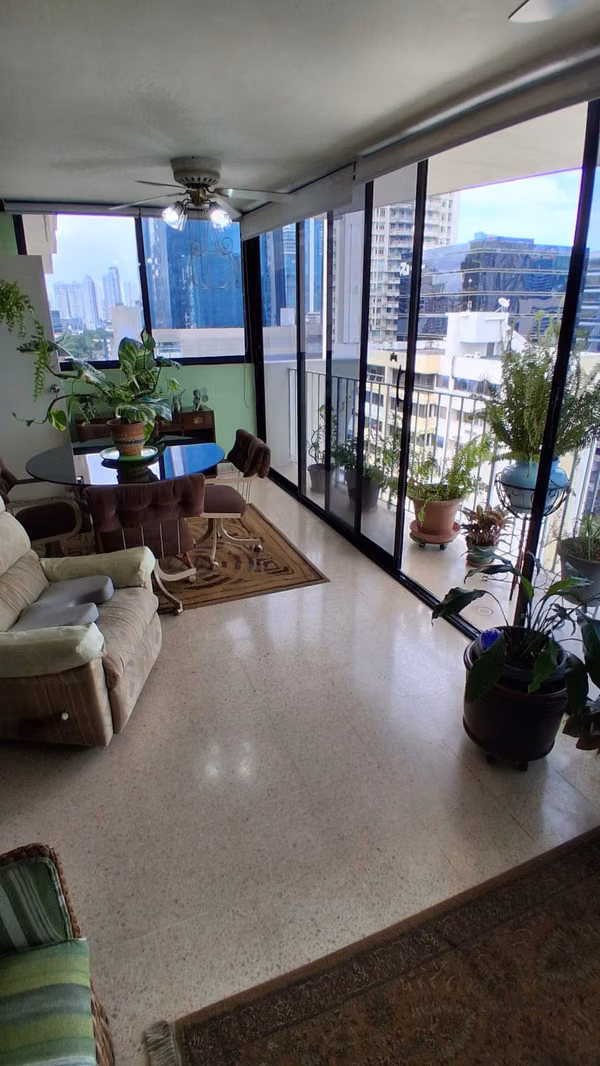 Edificio Diplomatico. 249mts 3r 2b cbe $255,000.00NEG