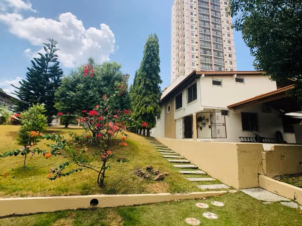 Casa Residencial de Dos Niveles en Venta – Urbanización Club X, Betania | DC