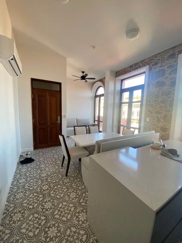 . Apartamento en Casco Viejo de 100m2 I 2 Rec I Amoblado I Con balcón y 1 parking